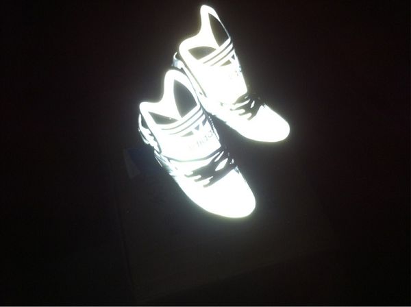 adidas鞋子目錄 三葉草大鞋舌情侶款 全新潮流設計夜光款板鞋 銀白色 2012新款上市推薦