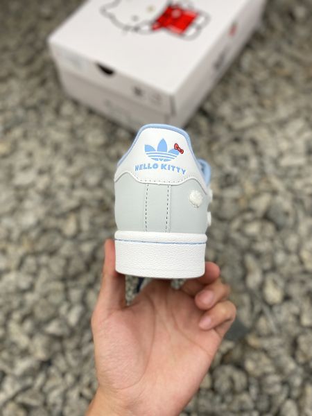 Hollo Kitty x AD Originals Superstar 2025新款女鞋 聯名淺灰藍貝殼頭板鞋