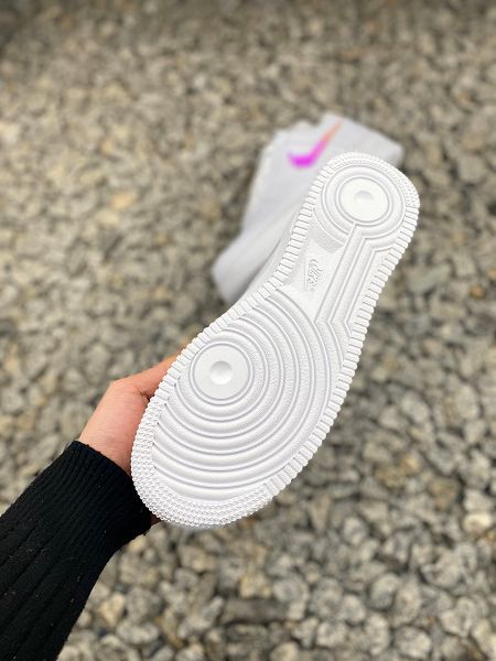 Nike Air Force 1 Low Iridescent Pixel 2021新款 彩虹像素白情侶款休閒板鞋 帶半碼