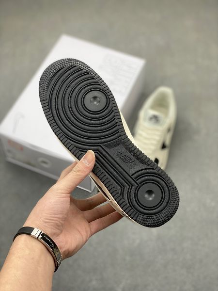Nike AIR FORCE1 米白黑色運動板鞋冬季新款膠底情侶鞋