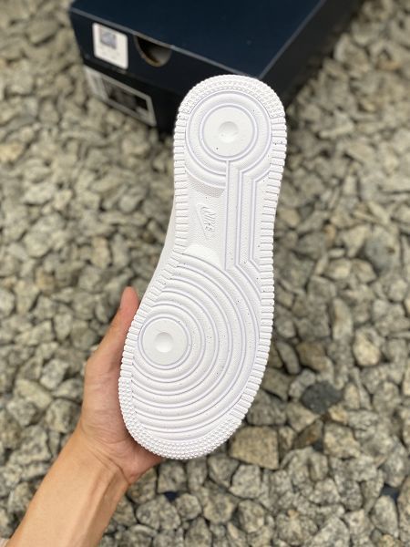 Nike Air Force 1 Mid 07 2025新款女生白粉色休閒鞋